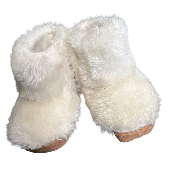 Rising Star Other - Rising Star Baby Crib Shoes White Faux Fur Boots Size 9-12 Months